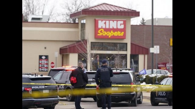 Spari al supermercato, un 21enne fa strage in Colorado Censurato - SCENE MAI VISTE SUI MEDIA
