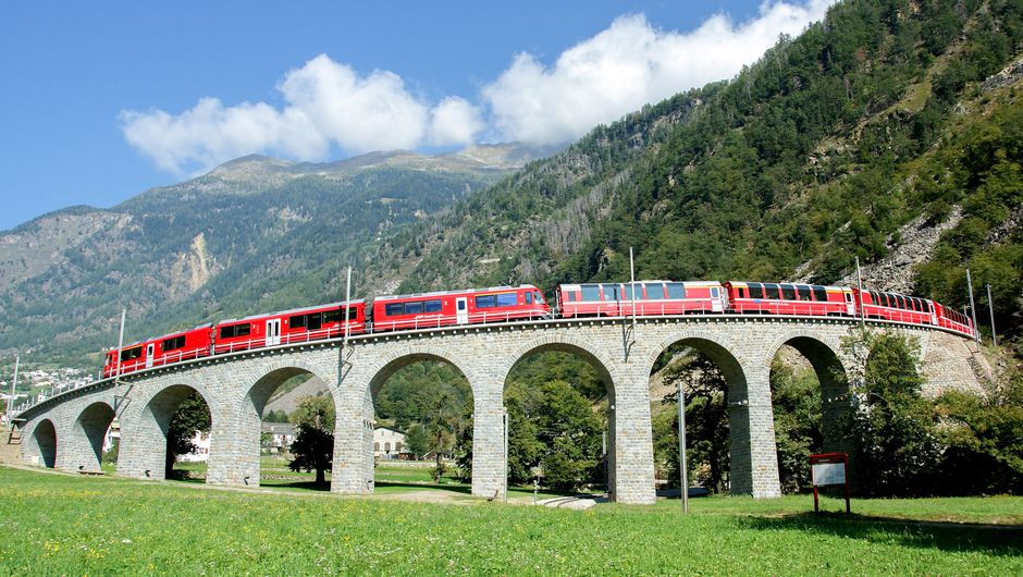 Un treno tra le Alpi: il Bernina-Express