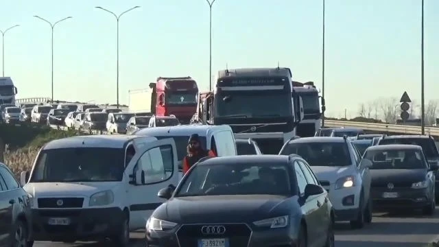 Camionisti bloccano porto Ravenna