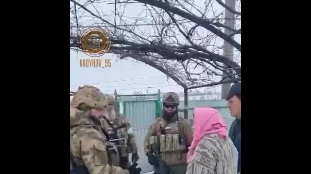 Soldati ceceni accolti con gioia dagli Ucraini