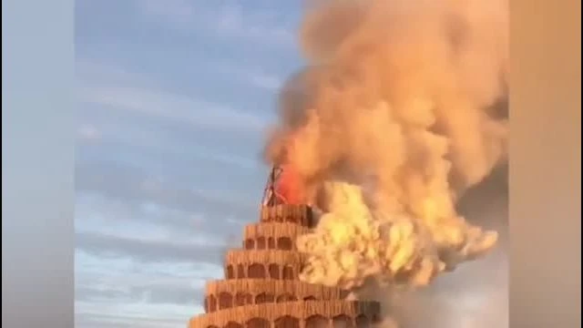 Crolla la torre di babele