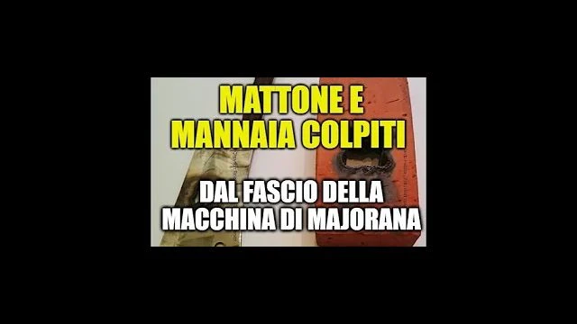ESPERIMENTO CON MACCHINA DI MAJORANA CHE COLPISCE MATTONE E MANNAIA