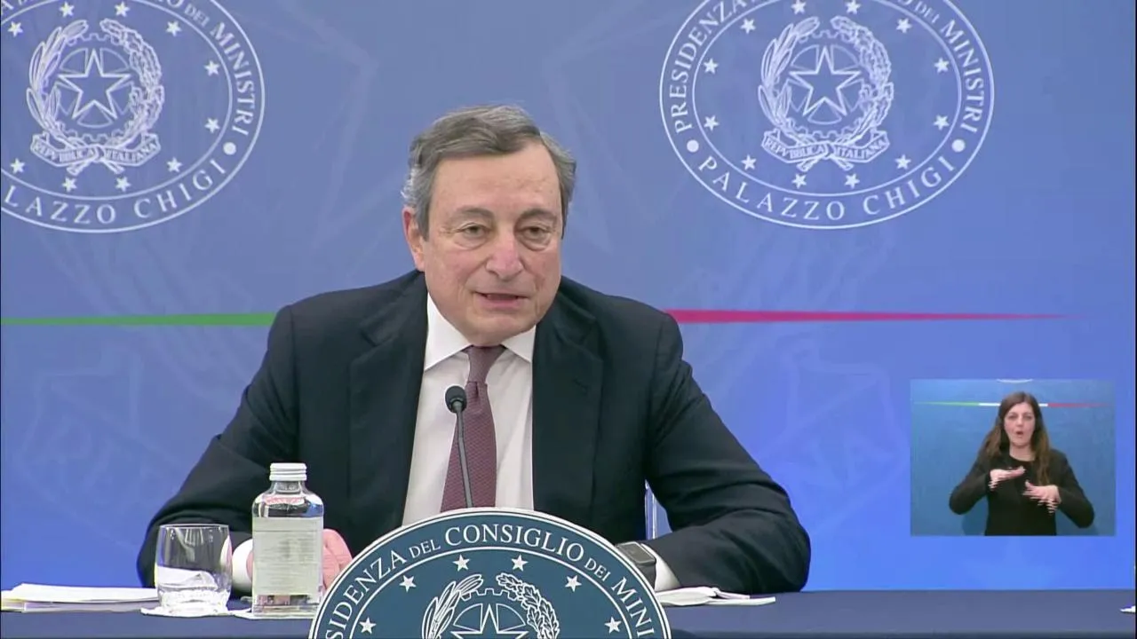 L'ennesimo invito di Draghi ai No Vax: Vaccinatevi, i problemi sono causati da voi